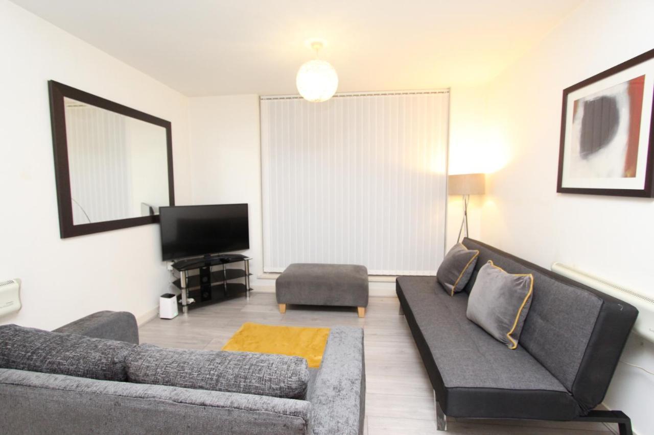 Spacious 1- Bedroom Apartment In E16 London Exteriör bild