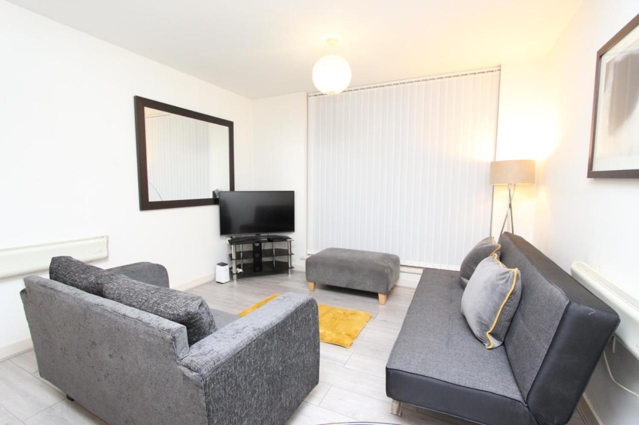 Spacious 1- Bedroom Apartment In E16 London Exteriör bild